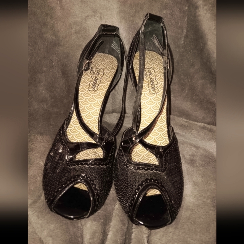 Oh...Deer! Elegant Black Peep-Toe Heels